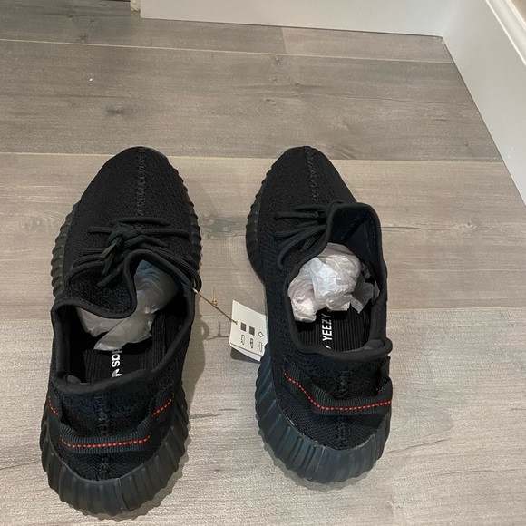 Yeezy Boost 350 V2 ‘Bred’ - Picture 3 of 6